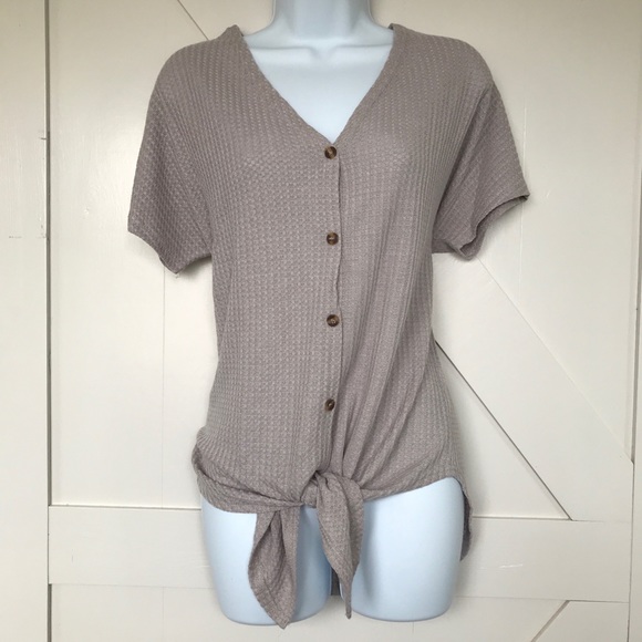 Gray loose button down short sleeve top - Picture 4 of 4